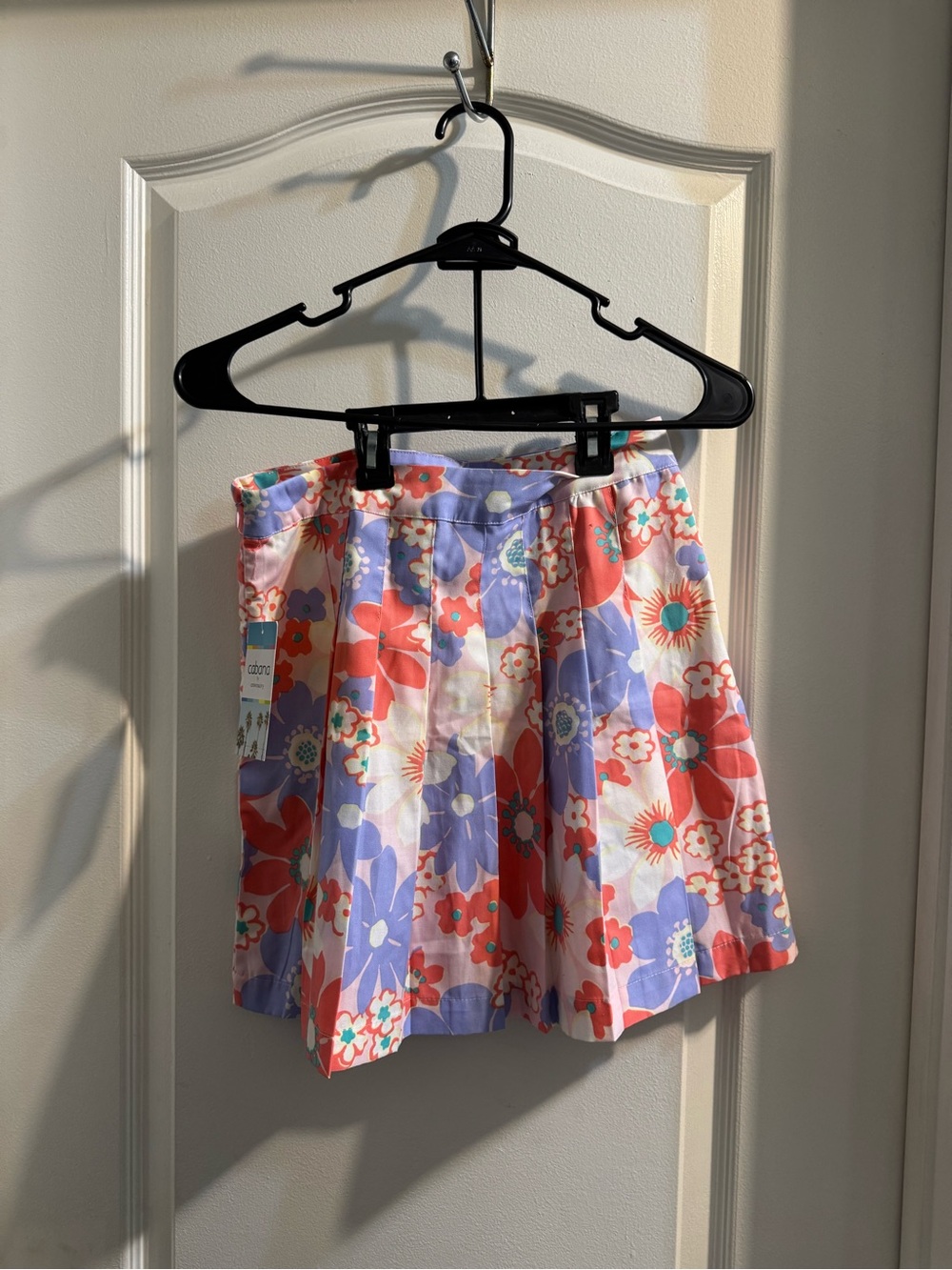 crown & ivy Floral Pleated Mini Skirt in Coral, Lavender, White